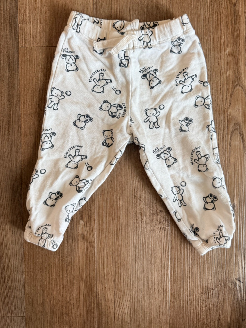 H&M White Play Everyday Bear Print Joggers
